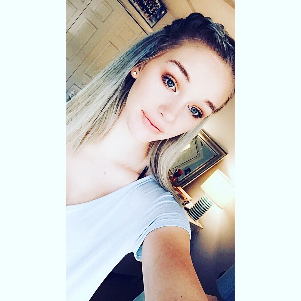 Meet your Posher, Abbey